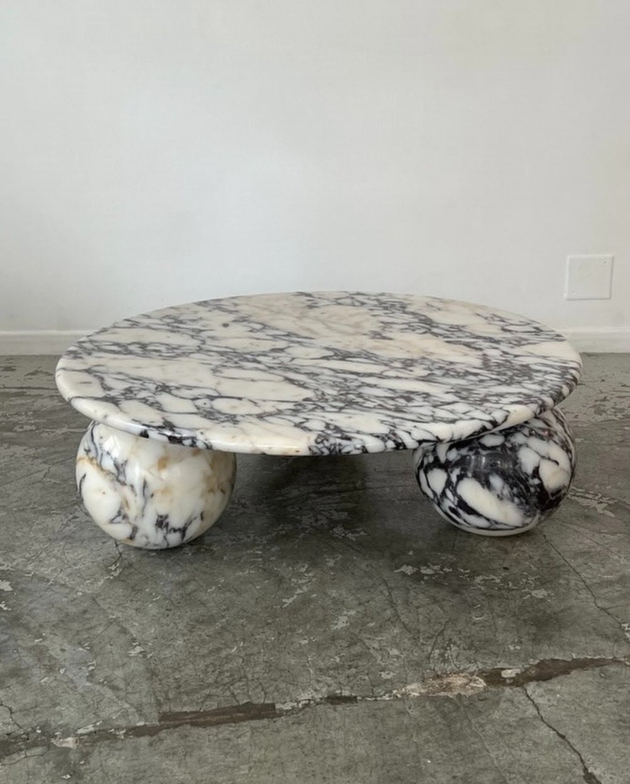Viola 3 Sphere Legs Coffee Table