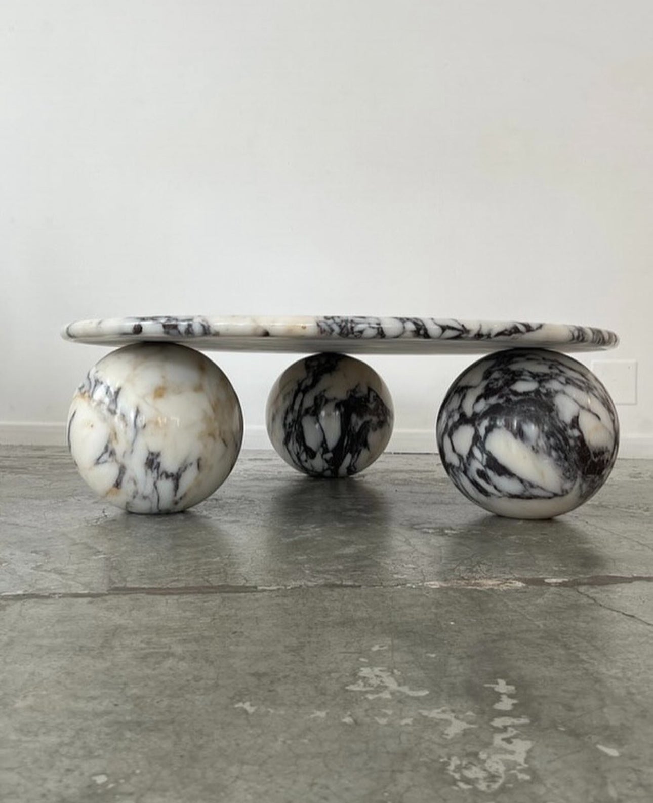 Viola 3 Sphere Legs Coffee Table